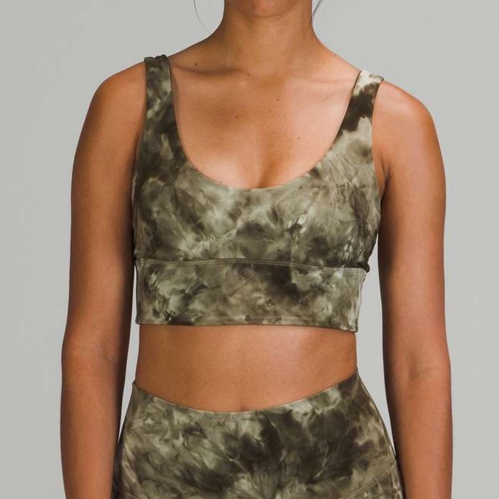 Size 6
Lululemon tie dye sports bra
